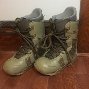 Burton women's emerald snowboard boots 7.5